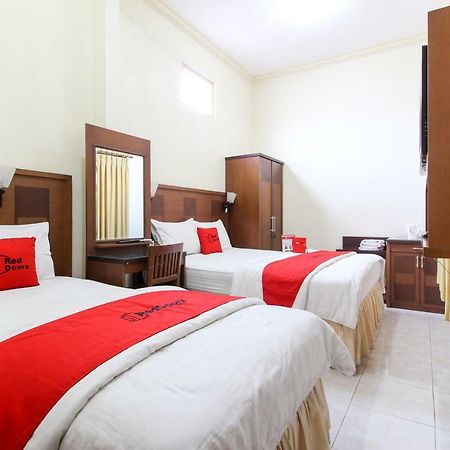 Reddoorz Plus @ Tegal Panggung Jogjakarta Buitenkant foto