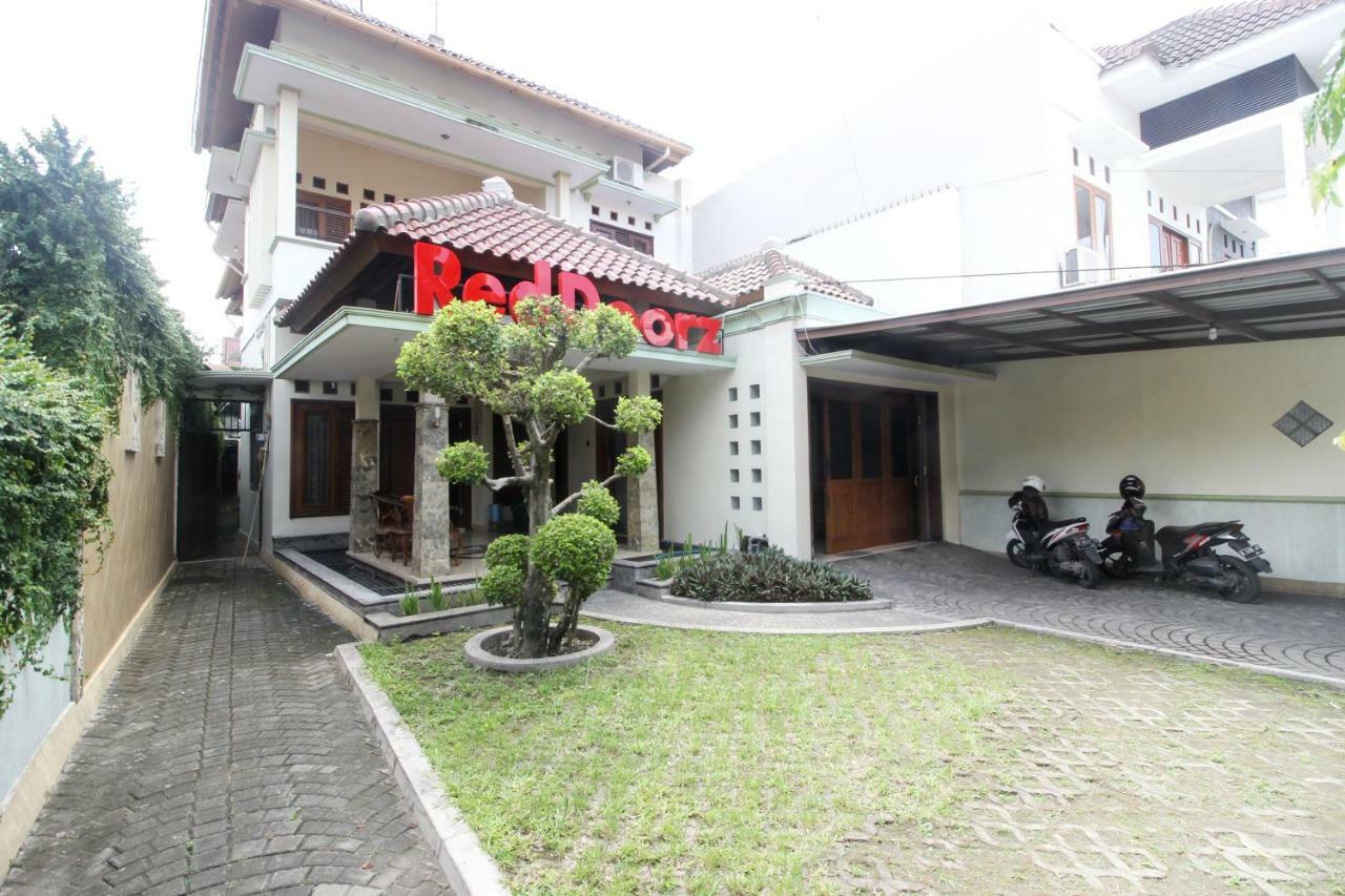 Reddoorz Plus @ Tegal Panggung Jogjakarta Buitenkant foto