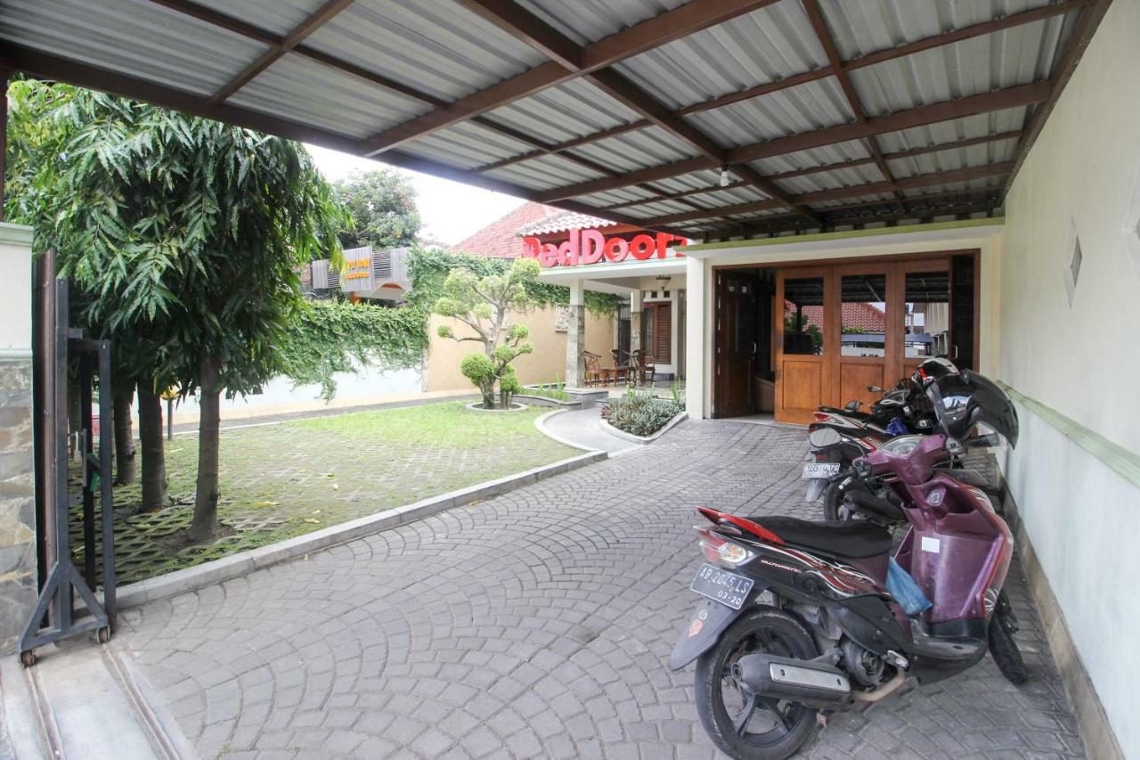 Reddoorz Plus @ Tegal Panggung Jogjakarta Buitenkant foto