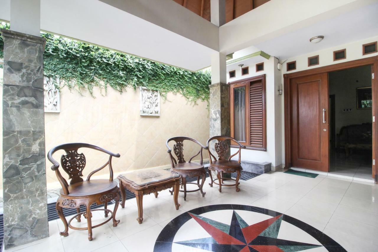Reddoorz Plus @ Tegal Panggung Jogjakarta Buitenkant foto