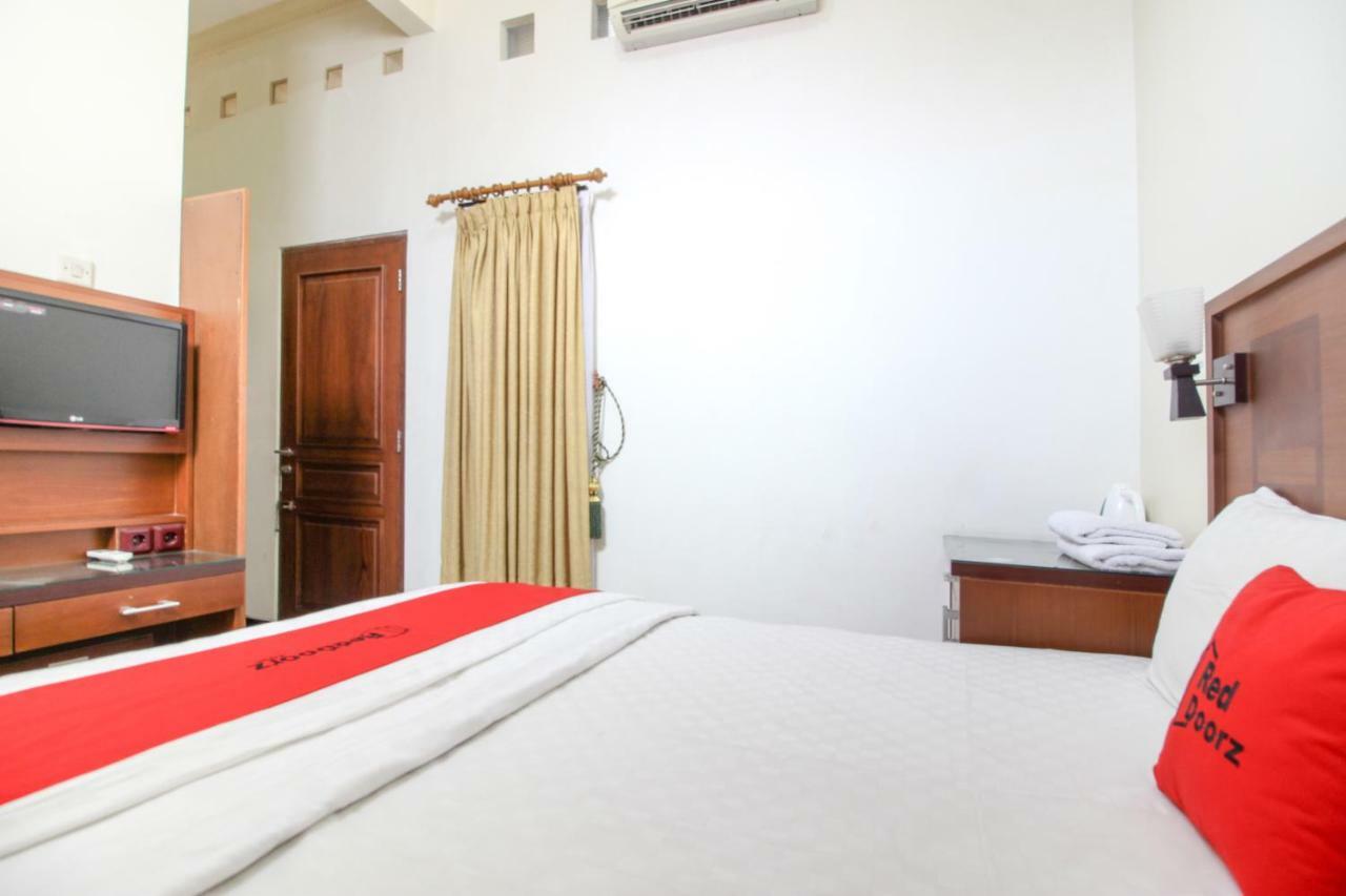 Reddoorz Plus @ Tegal Panggung Jogjakarta Buitenkant foto
