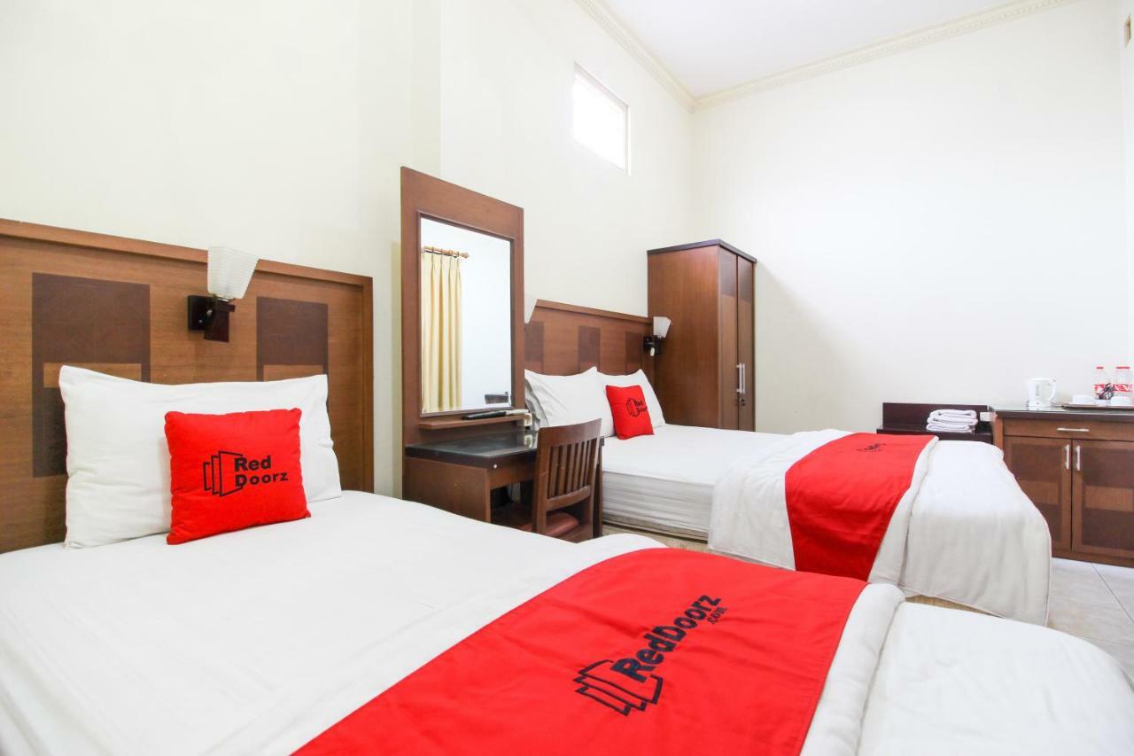 Reddoorz Plus @ Tegal Panggung Jogjakarta Buitenkant foto