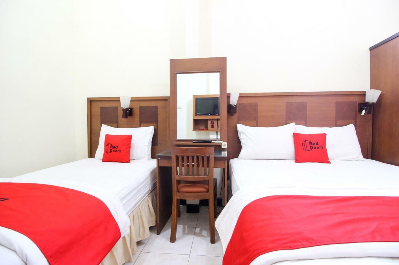 Reddoorz Plus @ Tegal Panggung Jogjakarta Buitenkant foto