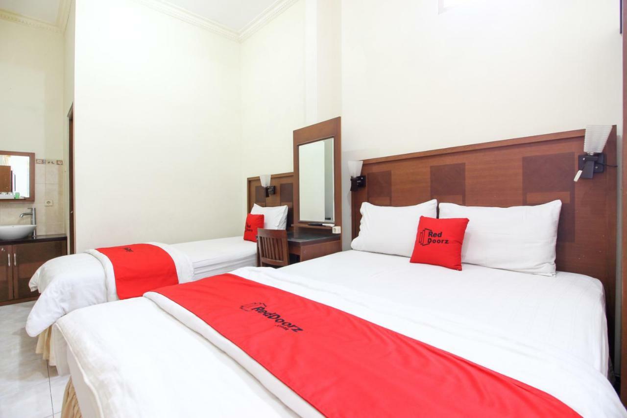 Reddoorz Plus @ Tegal Panggung Jogjakarta Buitenkant foto