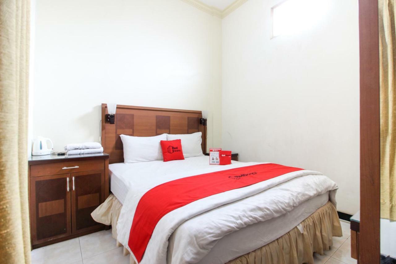 Reddoorz Plus @ Tegal Panggung Jogjakarta Buitenkant foto