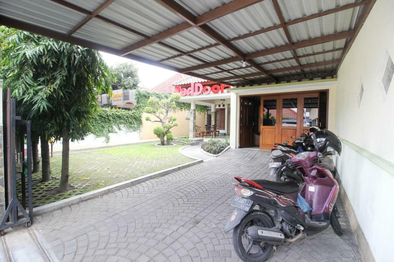 Reddoorz Plus @ Tegal Panggung Jogjakarta Buitenkant foto